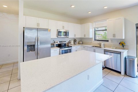 Casa en venta en Homestead, Florida, 5 dormitorios, 224.64 m2 № 1968019 - foto 10