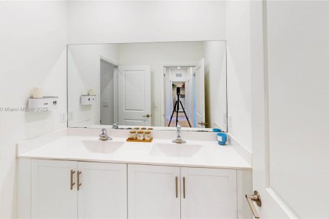 Casa en venta en Homestead, Florida, 5 dormitorios, 224.64 m2 № 1968019 - foto 28