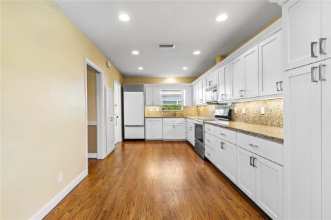 House in Boca Raton, Florida 3 bedrooms, 213.21 sq.m. № 2187092 - photo 20