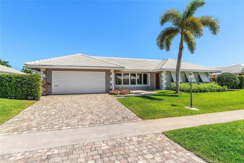 House in Boca Raton, Florida 3 bedrooms, 213.21 sq.m. № 2187092 - photo 6