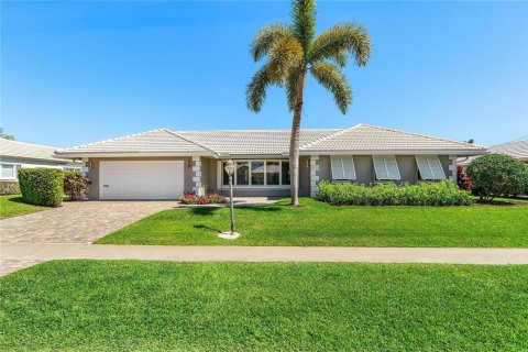 House in Boca Raton, Florida 3 bedrooms, 213.21 sq.m. № 2187092 - photo 2