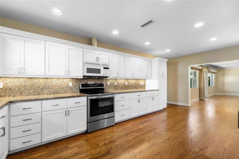 House in Boca Raton, Florida 3 bedrooms, 213.21 sq.m. № 2187092 - photo 18