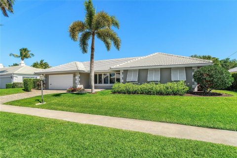 House in Boca Raton, Florida 3 bedrooms, 213.21 sq.m. № 2187092