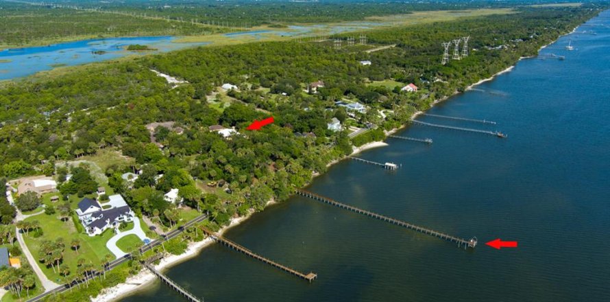 House in Fort Pierce, Florida 6 bedrooms, 535.67 sq.m. № 678672