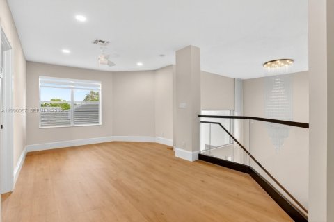 House in Coral Springs, Florida 5 bedrooms, 300.54 sq.m. № 2064802 - photo 30