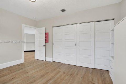 House in Coral Springs, Florida 5 bedrooms, 300.54 sq.m. № 2064802 - photo 27