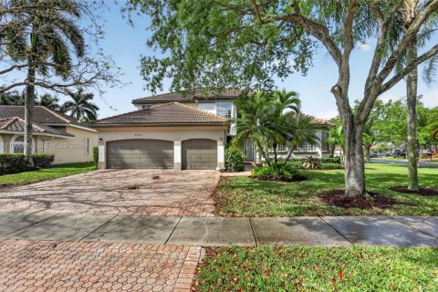 House in Coral Springs, Florida 5 bedrooms, 300.54 sq.m. № 2064802 - photo 2