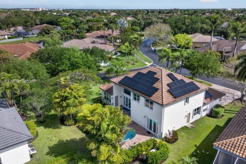 House in Coral Springs, Florida 5 bedrooms, 300.54 sq.m. № 2064802 - photo 4