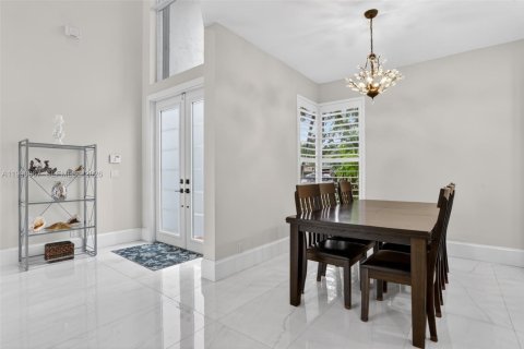 House in Coral Springs, Florida 5 bedrooms, 300.54 sq.m. № 2064802 - photo 9