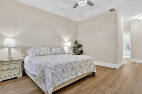 House in Coral Springs, Florida 5 bedrooms, 300.54 sq.m. № 2064802 - photo 20