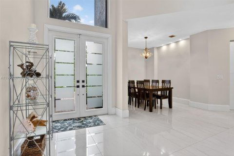 House in Coral Springs, Florida 5 bedrooms, 300.54 sq.m. № 2064802 - photo 7