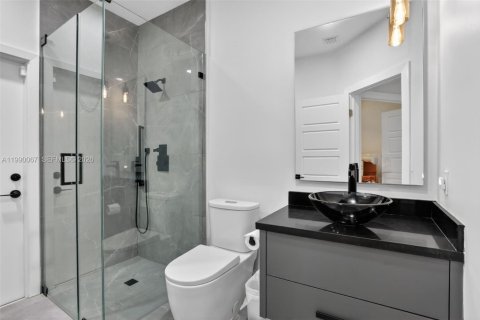 House in Coral Springs, Florida 5 bedrooms, 300.54 sq.m. № 2064802 - photo 26