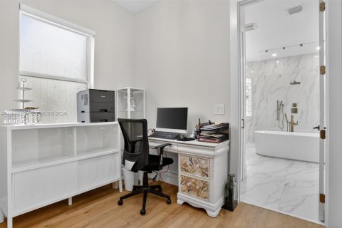 House in Coral Springs, Florida 5 bedrooms, 300.54 sq.m. № 2064802 - photo 24