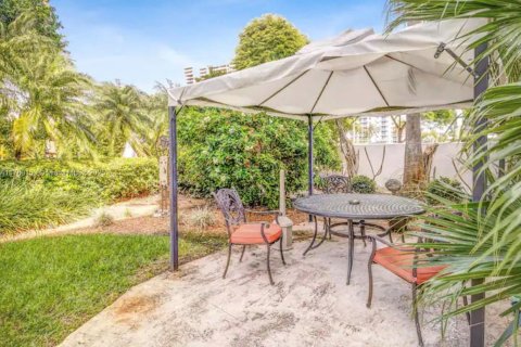 Condo in Miami Beach, Florida  № 1860436 - photo 15