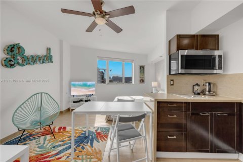 Condo in Miami Beach, Florida  № 1860436 - photo 7