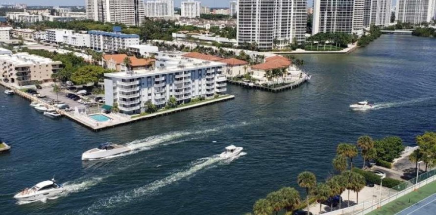 Condominio en Sunny Isles Beach, Florida, 2 dormitorios № 1139210