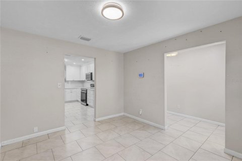 House in Brandon, Florida 4 bedrooms, 155.33 sq.m. № 2127303 - photo 11