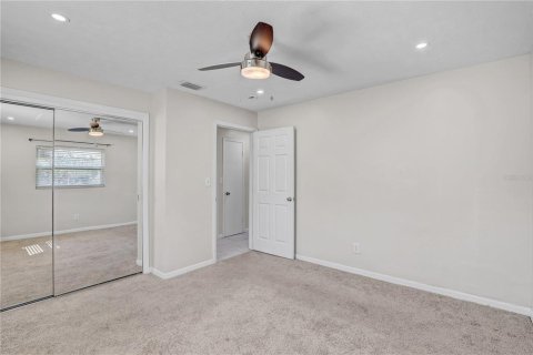 House in Brandon, Florida 4 bedrooms, 155.33 sq.m. № 2127303 - photo 24