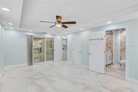 House in Brandon, Florida 4 bedrooms, 155.33 sq.m. № 2127303 - photo 16