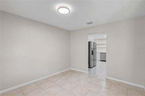 House in Brandon, Florida 4 bedrooms, 155.33 sq.m. № 2127303 - photo 12
