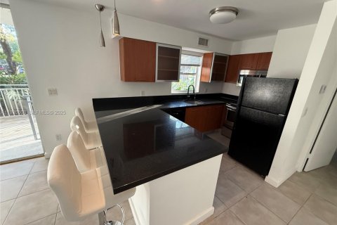 Condo in Miami, Florida, 1 bedroom  № 1991123 - photo 4