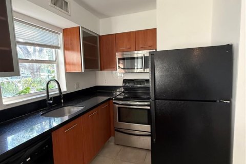 Condo in Miami, Florida, 1 bedroom  № 1991123 - photo 5