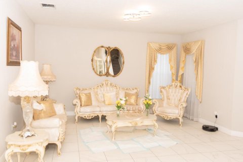 House in Port St. Lucie, Florida 4 bedrooms, 235.41 sq.m. № 2147206 - photo 6