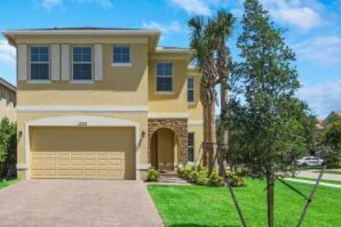 House in Port St. Lucie, Florida 4 bedrooms, 235.41 sq.m. № 2147206 - photo 2