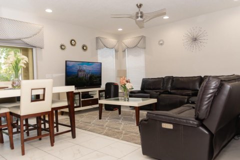 House in Port St. Lucie, Florida 4 bedrooms, 235.41 sq.m. № 2147206 - photo 15