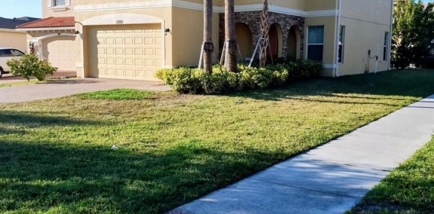 House in Port St. Lucie, Florida 4 bedrooms, 235.41 sq.m. № 2147206