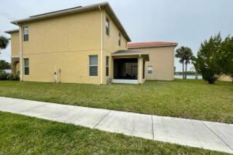 House in Port St. Lucie, Florida 4 bedrooms, 235.41 sq.m. № 2147206 - photo 8
