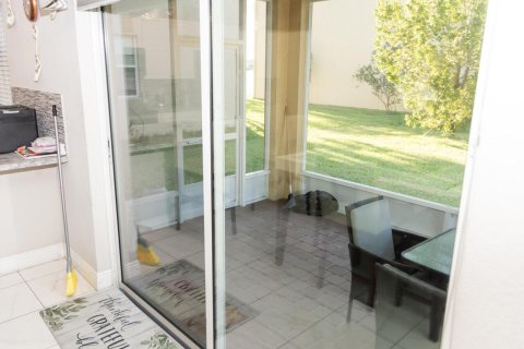 House in Port St. Lucie, Florida 4 bedrooms, 235.41 sq.m. № 2147206 - photo 4