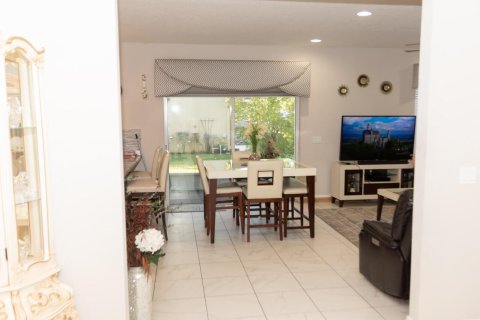 House in Port St. Lucie, Florida 4 bedrooms, 235.41 sq.m. № 2147206 - photo 16