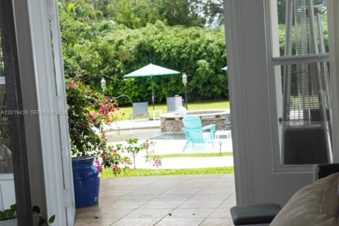 House in Davie, Florida 6 bedrooms, 332.22 sq.m. № 2172811 - photo 22