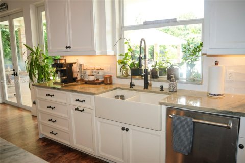 House in Davie, Florida 6 bedrooms, 332.22 sq.m. № 2172811 - photo 13