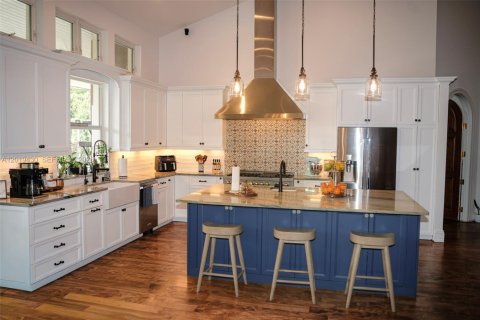 House in Davie, Florida 6 bedrooms, 332.22 sq.m. № 2172811 - photo 10