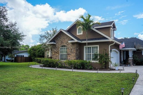 House in Davie, Florida 6 bedrooms, 332.22 sq.m. № 2172811 - photo 2