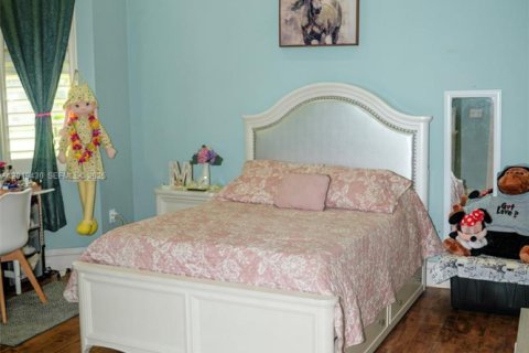 House in Davie, Florida 6 bedrooms, 332.22 sq.m. № 2172811 - photo 30