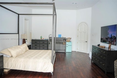House in Davie, Florida 6 bedrooms, 332.22 sq.m. № 2172811 - photo 21