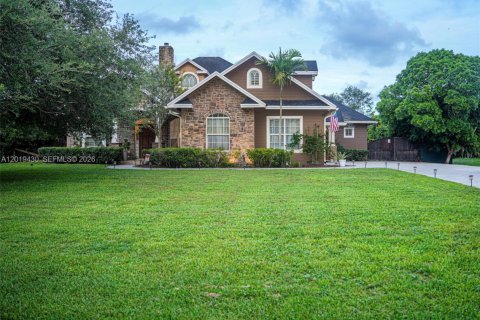 House in Davie, Florida 6 bedrooms, 332.22 sq.m. № 2172811 - photo 4
