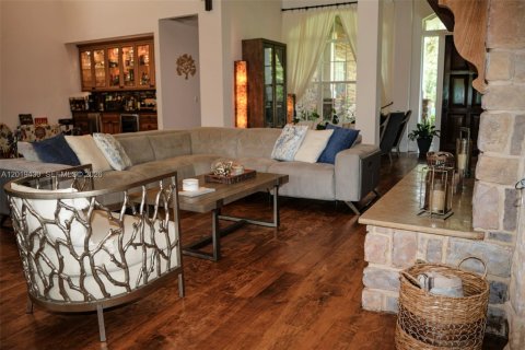 House in Davie, Florida 6 bedrooms, 332.22 sq.m. № 2172811 - photo 14