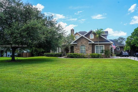 House in Davie, Florida 6 bedrooms, 332.22 sq.m. № 2172811 - photo 3