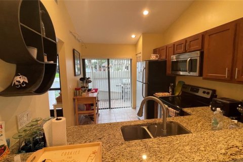 House in Sarasota, Florida 2 bedrooms, 100.33 sq.m. № 1597892 - photo 4