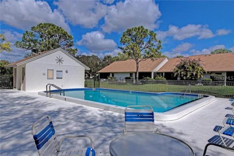 House in Sarasota, Florida 2 bedrooms, 100.33 sq.m. № 1597892 - photo 2