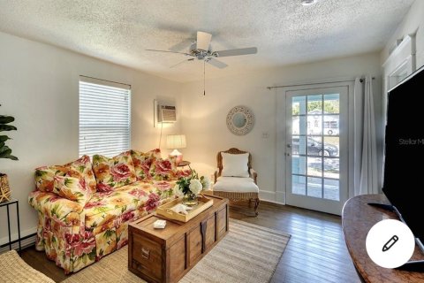 House in Bradenton, Florida 3 bedrooms, 72 sq.m. № 2147983 - photo 2