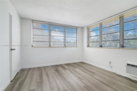 Condominio en venta en Fort Lauderdale, Florida, 2 dormitorios, 60.39 m2 № 1814598 - foto 8