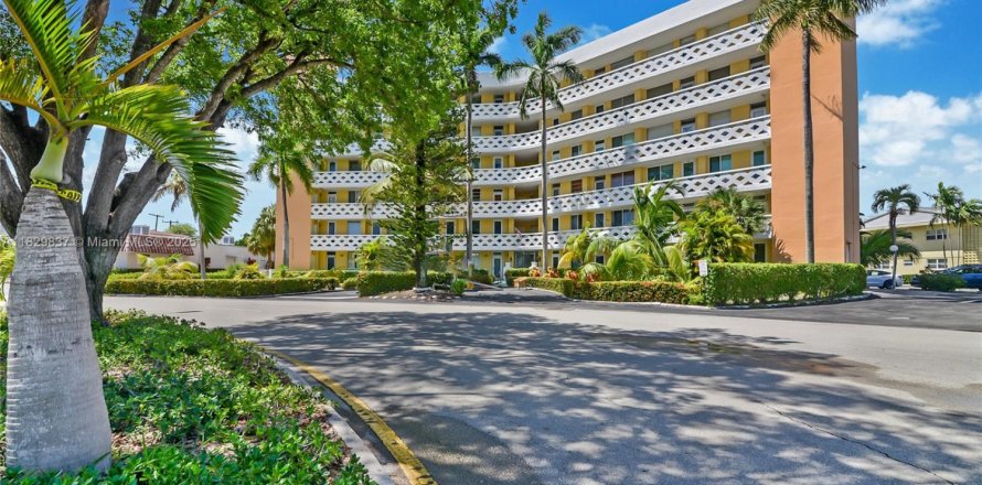 Condominio en Fort Lauderdale, Florida, 2 dormitorios  № 1814598