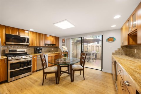 Townhouse in Miami, Florida 3 bedrooms, 124.67 sq.m. № 2041198 - photo 8