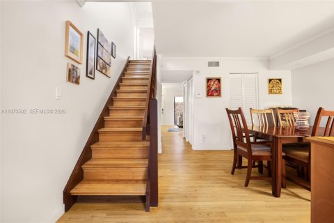 Townhouse in Miami, Florida 3 bedrooms, 124.67 sq.m. № 2041198 - photo 13