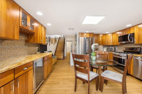 Townhouse in Miami, Florida 3 bedrooms, 124.67 sq.m. № 2041198